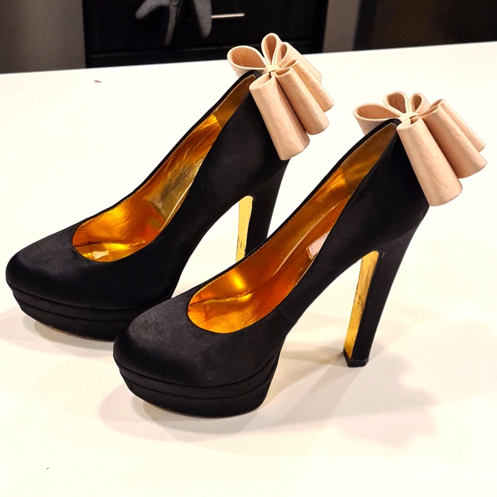 Ted baker US6 heels with bow